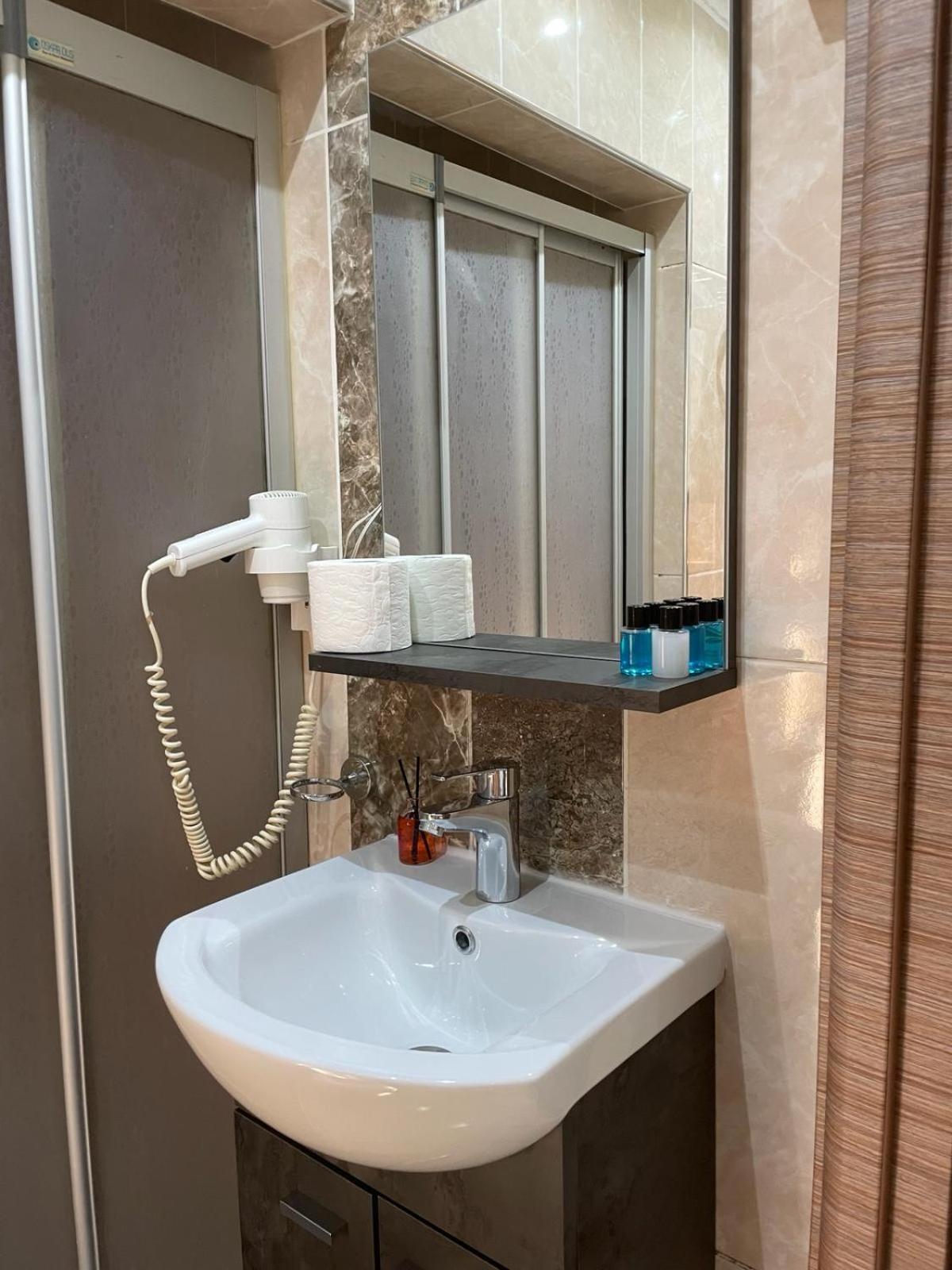 Luna Suites Taksim Istanboel Buitenkant foto