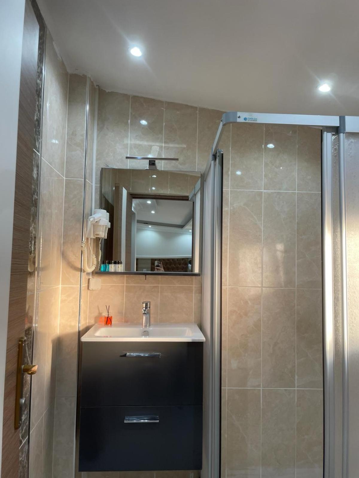 Luna Suites Taksim Istanboel Buitenkant foto